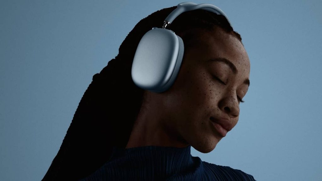 Apple-AirPods-Max-2-lifestyle (1)