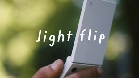Light Flip : le téléphone minimaliste misant sur la déconnexion Light Flip Phone
